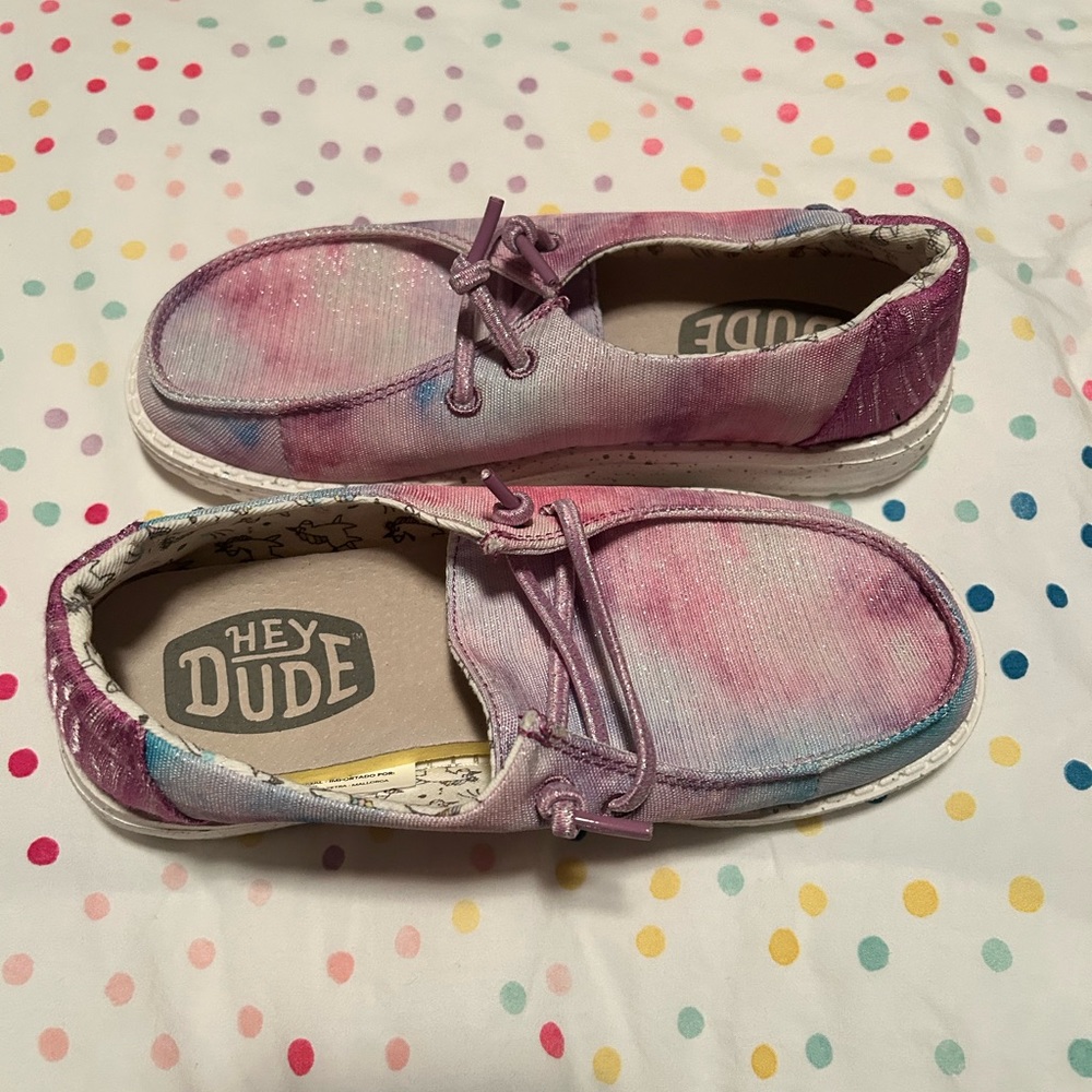Hey dude. Youth size 1. “Wendy youth dreamer” purple and teal sparkle.
